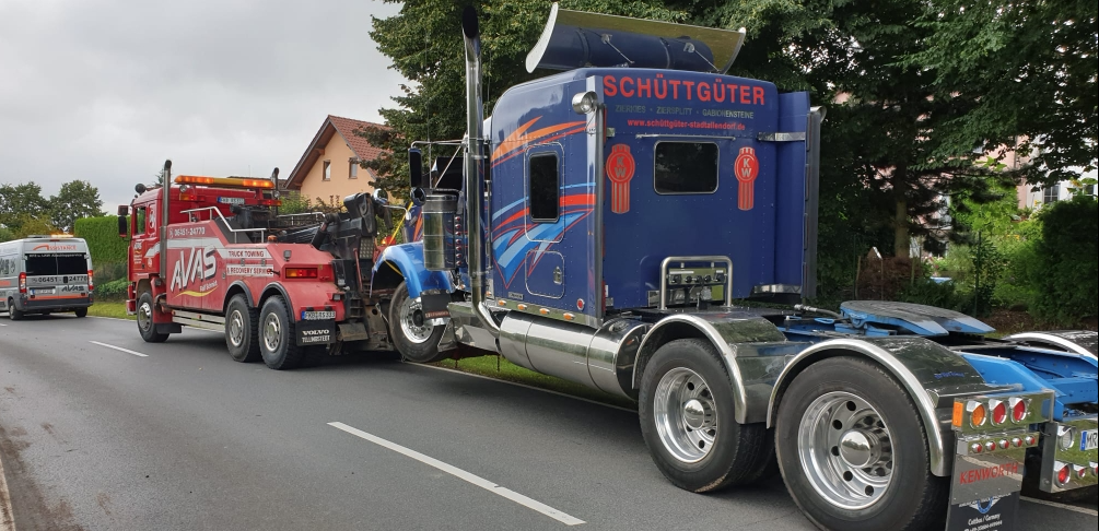 LKW-Bergung im Einsatz